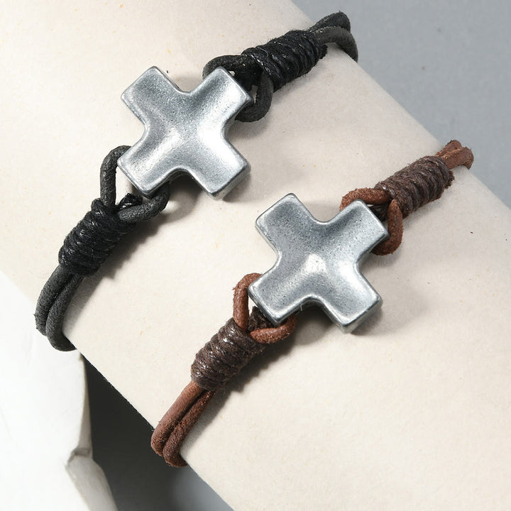 Christianartworkshop Antikes Metallkreuz an geflochtener Lederschnur: Ein Symbol unerschütterlichen Glaubens - image 1