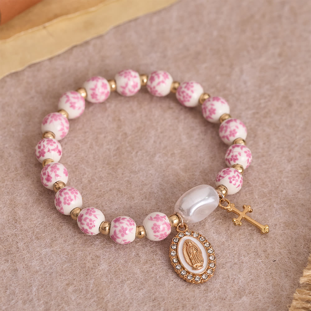 Christianartworkshop Blau-rosa Keramikperlenarmband mit Blumenmuster und großer weißer Akzentperle: Eine Erinnerung an göttliche Gnade - Blau - image 0