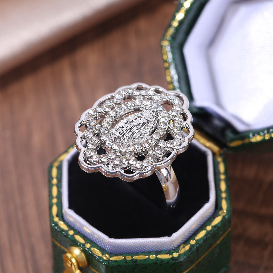 Christianartworkshop Aufwendig verzierter Marienring mit Zirkonia-Halo und Spitzenrand: Ein Symbol der Hingabe - image 6