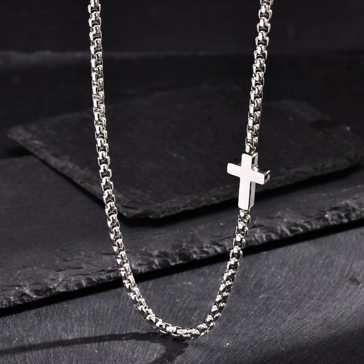 Christianartworkshop Elegante Edelstahl-Kreuzkette mit seitlichem Anhänger: Eine Erinnerung an göttliche Gnade - Silber - image 5