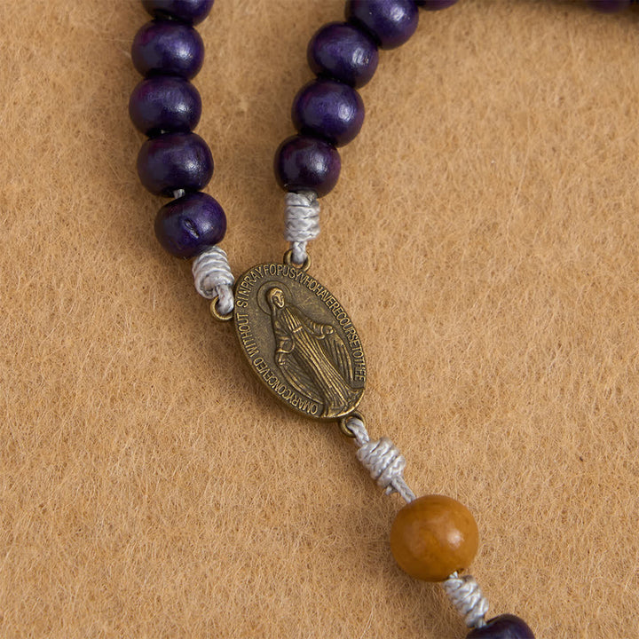 Christianartworkshop Rosenkranz aus tiefviolettem Ahorn- und Pfirsichholz mit Wundermedaille für den friedvollen Schutz - image 6