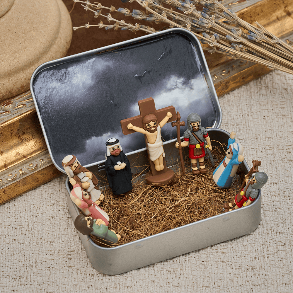 Christianartworkshop Mini-Figurenset zur Kreuzigungsszene am Karfreitag mit tragbarer Blechdose: Ein Symbol des Opfers - image 1