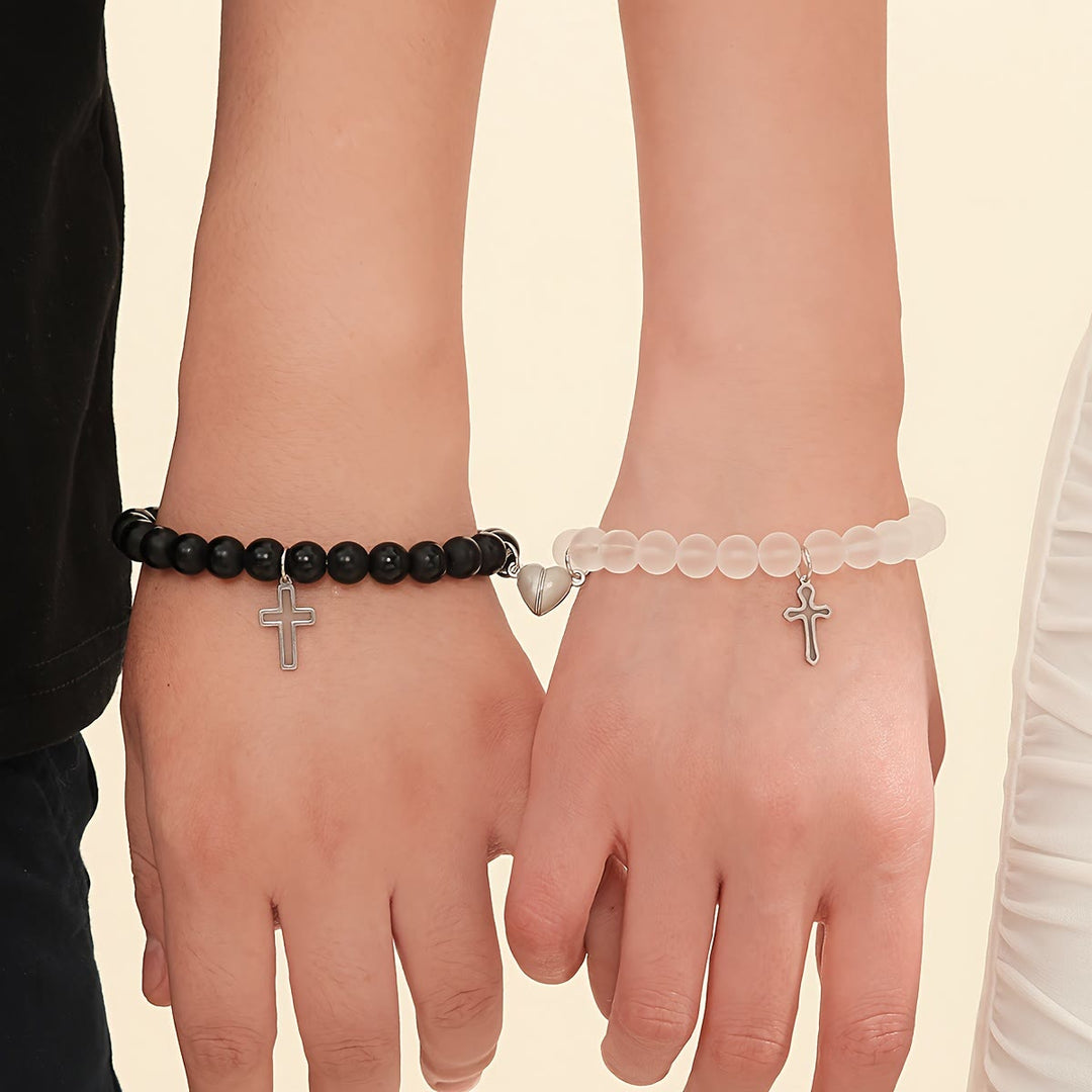 Christianartworkshop Leuchtende, farblich abgestimmte Perlenarmbänder mit magnetischem Herzverschluss: Ein Symbol für gemeinsamen Glauben und geteilte Liebe - image 3