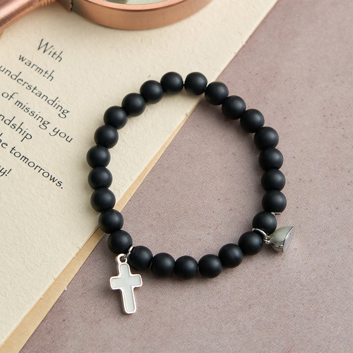 Christianartworkshop Leuchtende, farblich abgestimmte Perlenarmbänder mit magnetischem Herzverschluss: Ein Symbol für gemeinsamen Glauben und geteilte Liebe - image 15