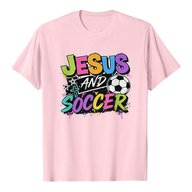 Christianartworkshop Jesus und Fußball Graffiti-Style Premium-T-Shirt - Rosa - 2XL - image 1