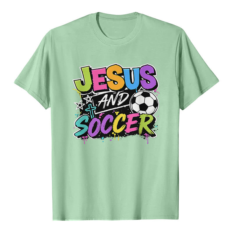 Christianartworkshop Jesus und Fußball Graffiti-Style Premium-T-Shirt - Hellgrün - 2XL - image 3