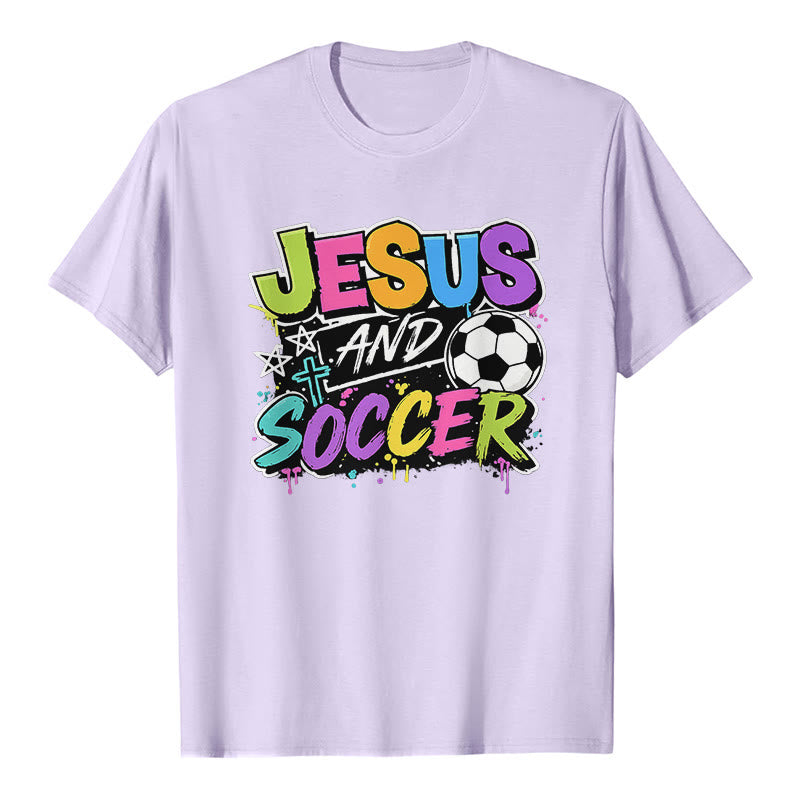Christianartworkshop Jesus und Fußball Graffiti-Style Premium-T-Shirt - Lila - 2XL - image 2