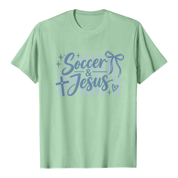 Christianartworkshop Fußball- und Jesus-Coquette-Style Premium-T-Shirt - Hellgrün - 2XL - image 3