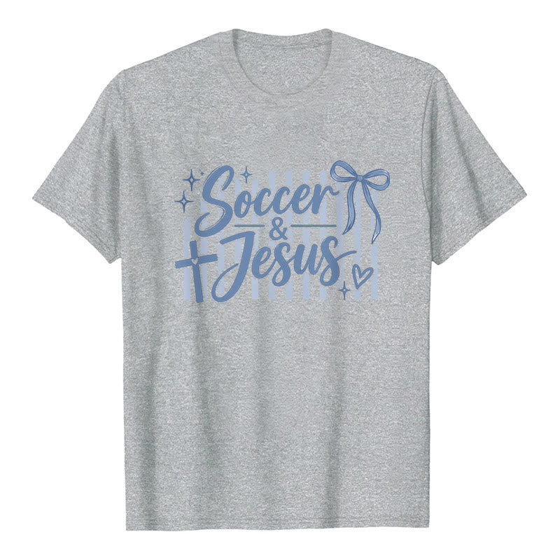 Christianartworkshop Fußball- und Jesus-Coquette-Style Premium-T-Shirt - Grau - 2XL - image 7
