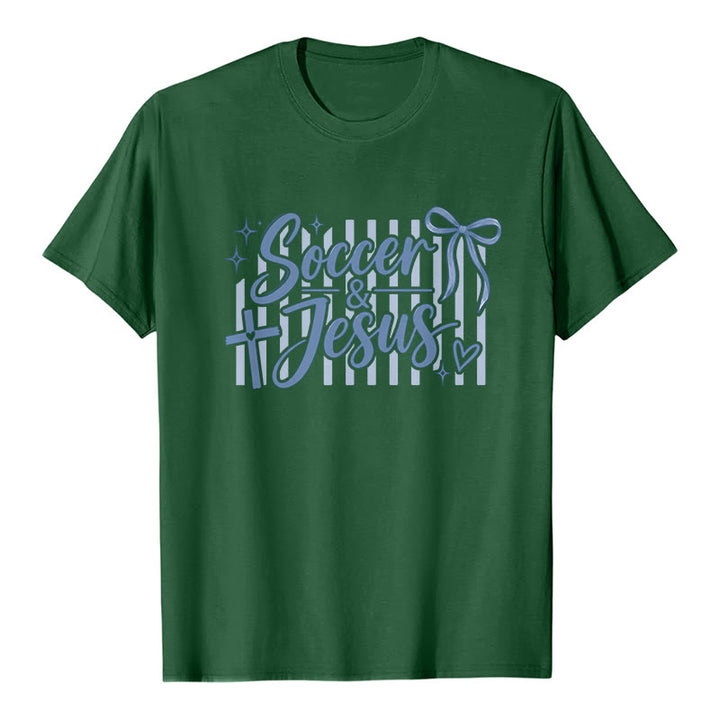 Christianartworkshop Fußball- und Jesus-Coquette-Style Premium-T-Shirt - Dunkelgrün - 2XL - image 4