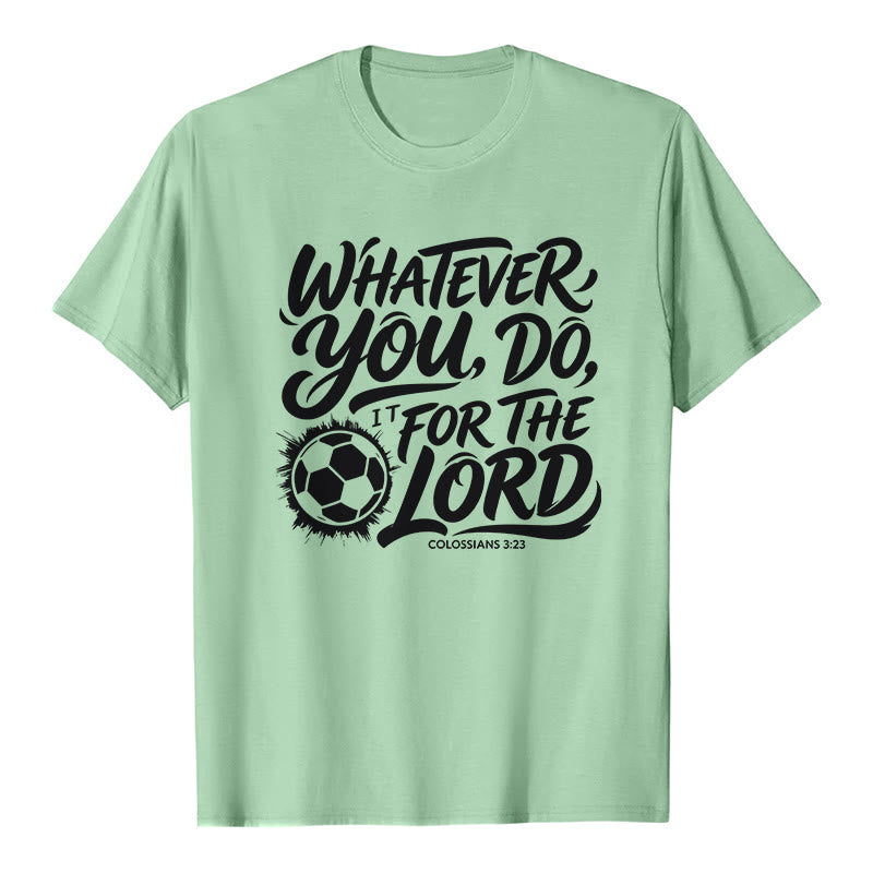Christianartworkshop Was immer du tust, tu es für den Herrn – Premium-T-Shirt mit Fußballvers - Hellgrün - 2XL - image 3