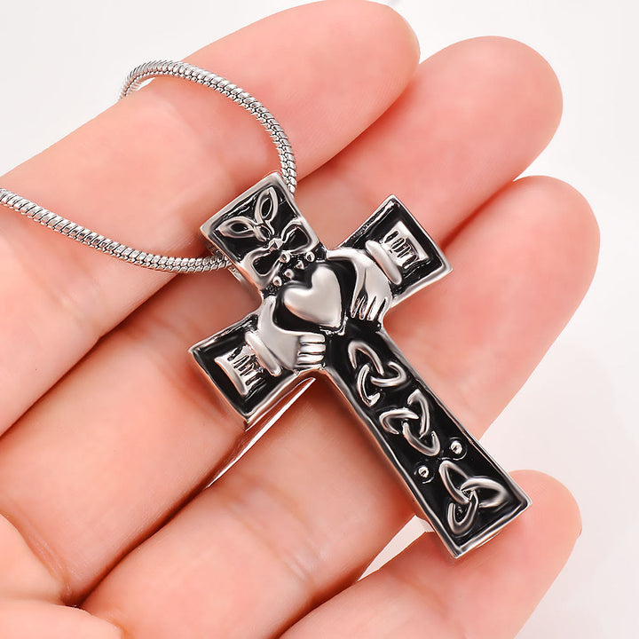 Christianartworkshop Claddagh-Knoten-Halskette mit christlichem Kreuz: Symbol göttlicher Liebe und treuer Hingabe - Kreuzen - image 0