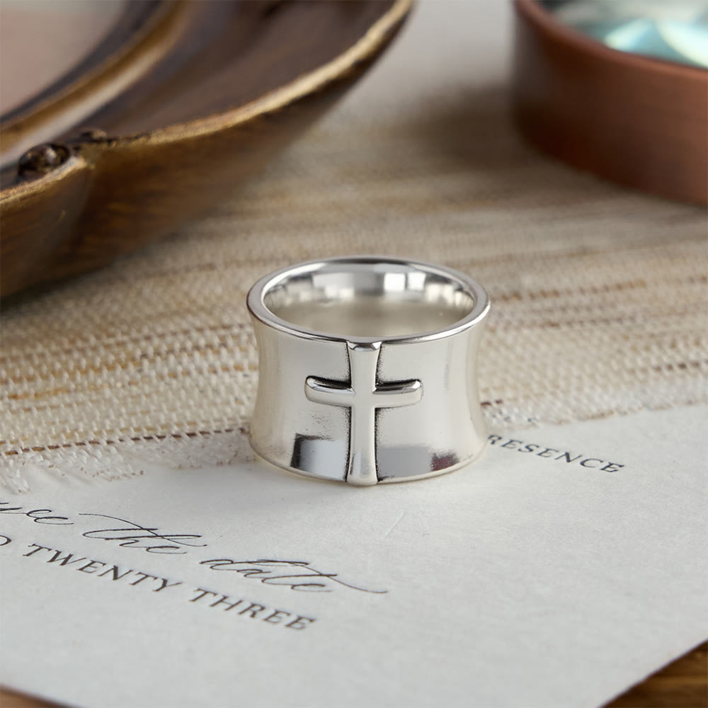 Christianartworkshop Minimalistischer Ring mit geprägtem Kreuz: Ein Symbol unerschütterlichen Glaubens und zeitloser Hingabe - image 3