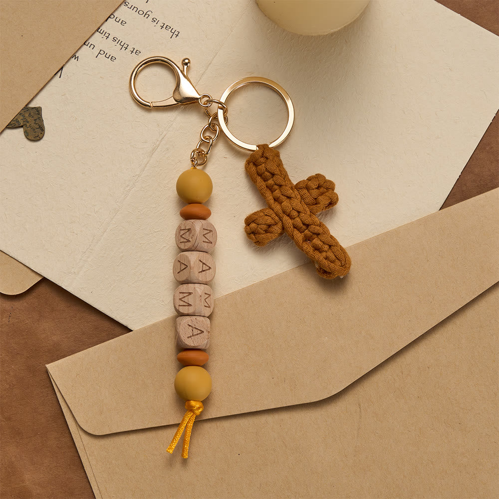 Christianartworkshop Weicher gehäkelter Kreuz-Schlüsselanhänger mit gravierten „MAMA“-Perlen: Verkörpert treue Anmut und Wärme - Braun - image 5