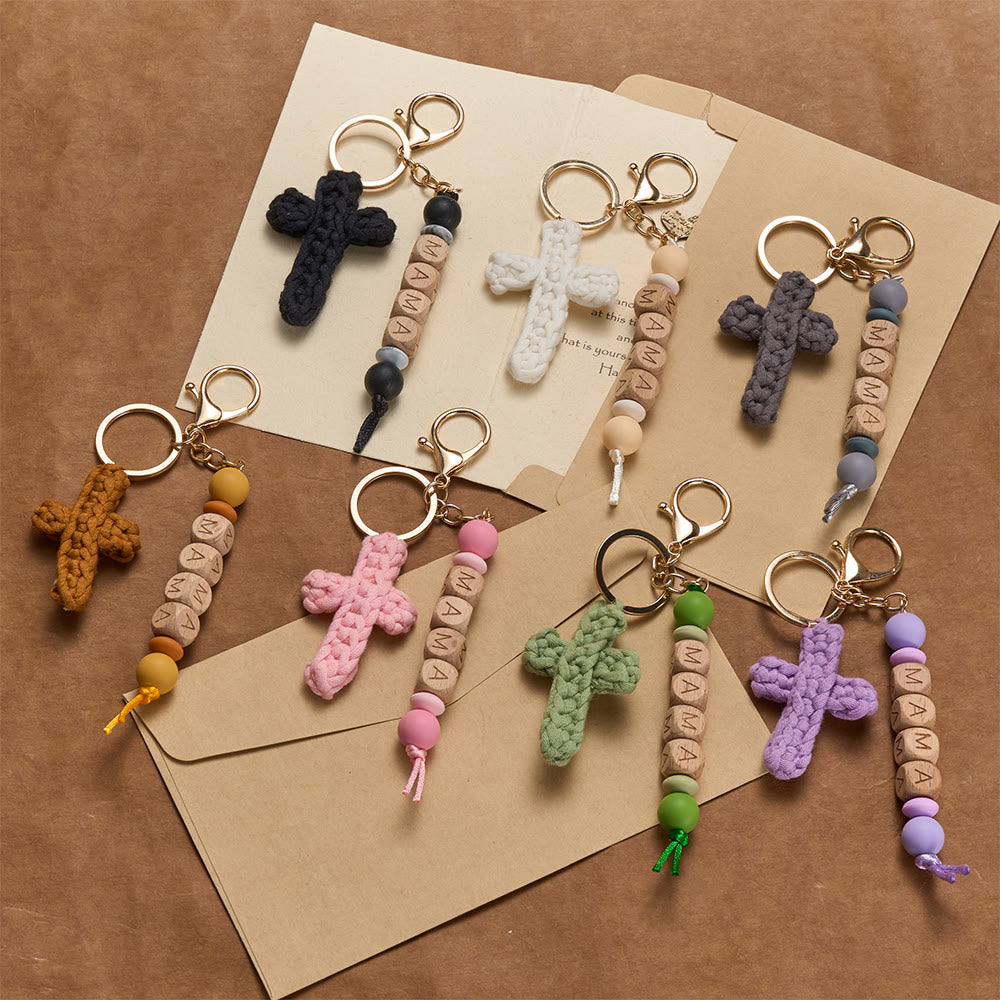 Christianartworkshop Weicher gehäkelter Kreuz-Schlüsselanhänger mit gravierten „MAMA“-Perlen: Verkörpert treue Anmut und Wärme - image 7