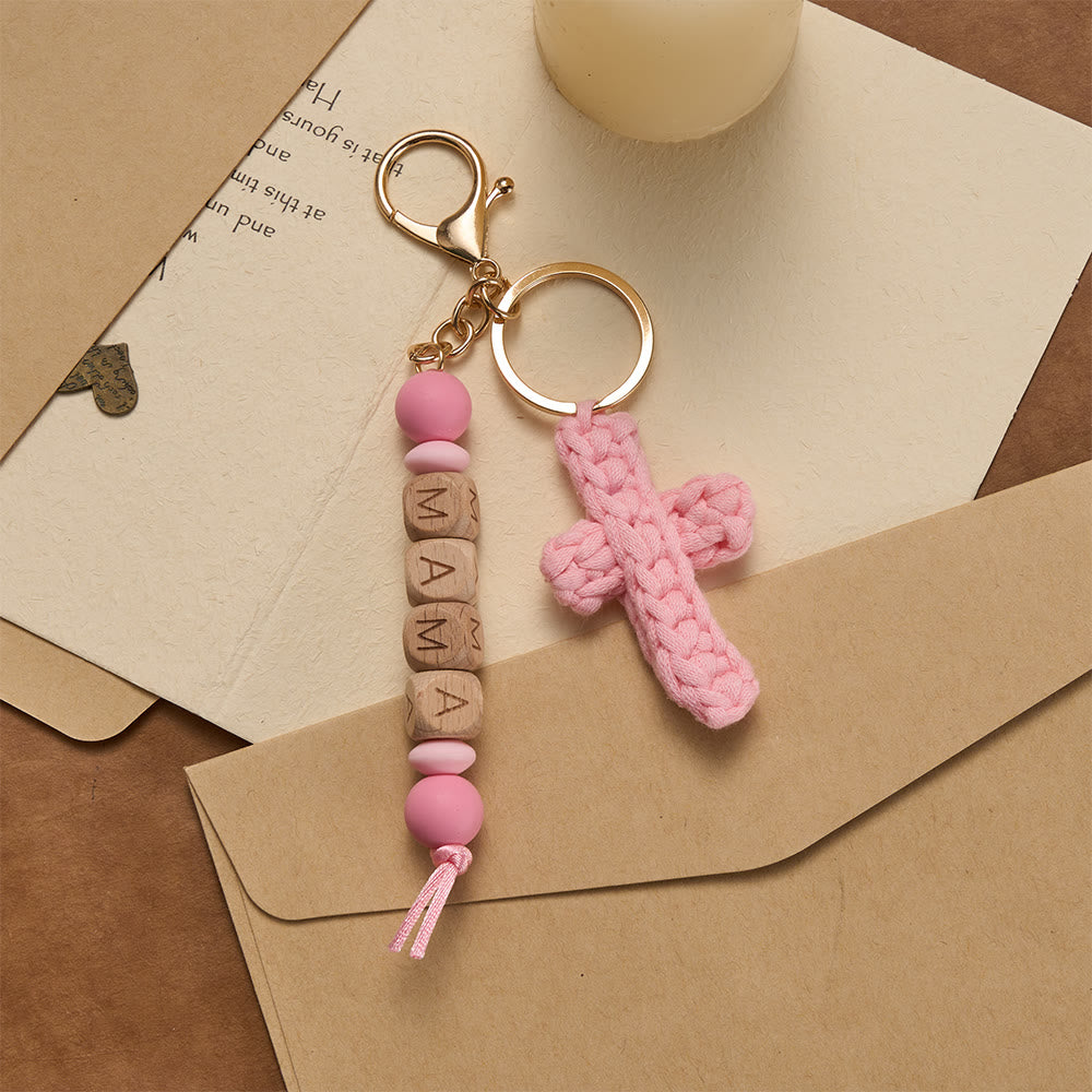 Christianartworkshop Weicher gehäkelter Kreuz-Schlüsselanhänger mit gravierten „MAMA“-Perlen: Verkörpert treue Anmut und Wärme - Rosa - image 0