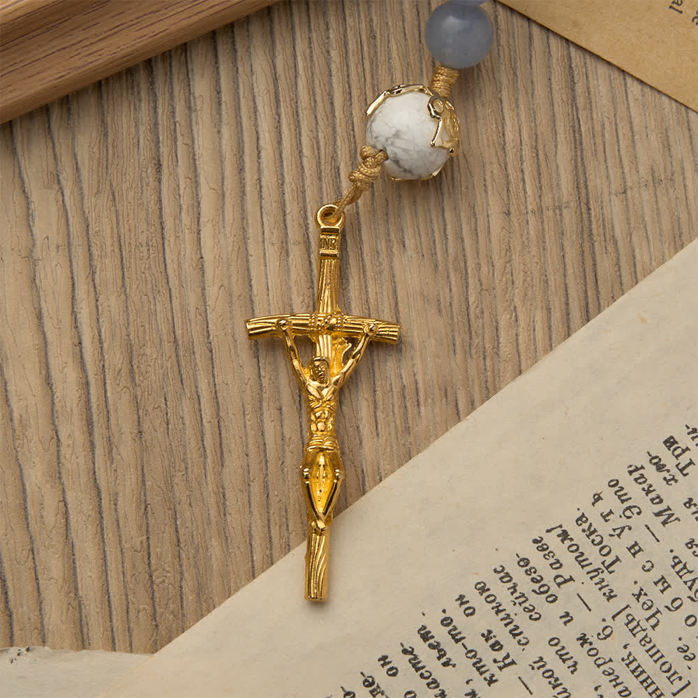 Christianartworkshop Rosenkranz aus Aquamarin und weißem Howlith: Goldene Filigranverzierungen mit dem heiligen Benedikt für heiteren Glauben - image 7