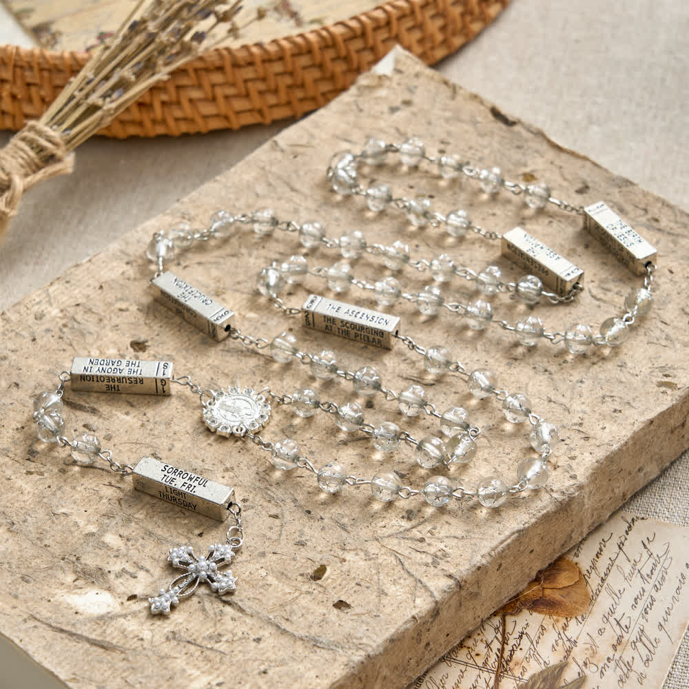 Christianartworkshop Rosenkranz mit sechs mattierten Perlen, St.-Benedikt-Medaille und Kreuz - image 4