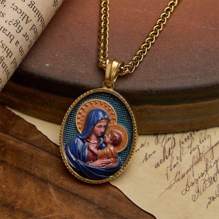Christianartworkshop Elegante, emaillierte Halskette mit religiösem Porträt und Goldrahmen: Ein Symbol des Glaubens und des Schutzes - Madonna mit Kind - image 3
