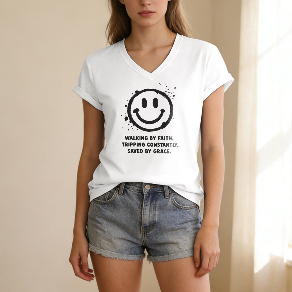 Christianartworkshop Lässiges T-Shirt mit V-Ausschnitt und Smiley-Print „Walking By Faith“ - image 9