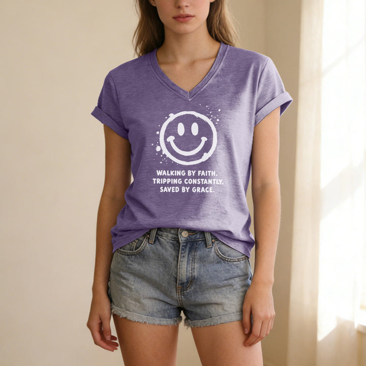 Christianartworkshop Lässiges T-Shirt mit V-Ausschnitt und Smiley-Print „Walking By Faith“ - image 19