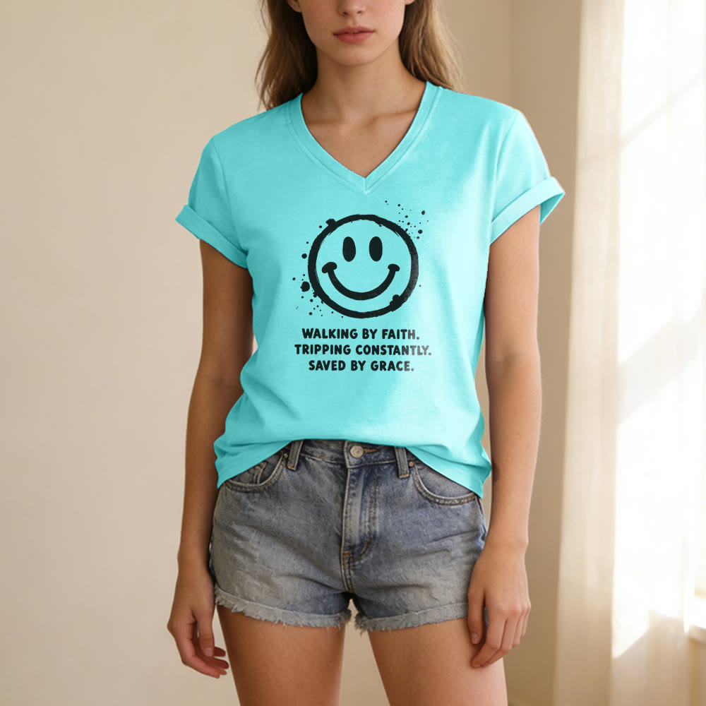 Christianartworkshop Lässiges T-Shirt mit V-Ausschnitt und Smiley-Print „Walking By Faith“ - image 11