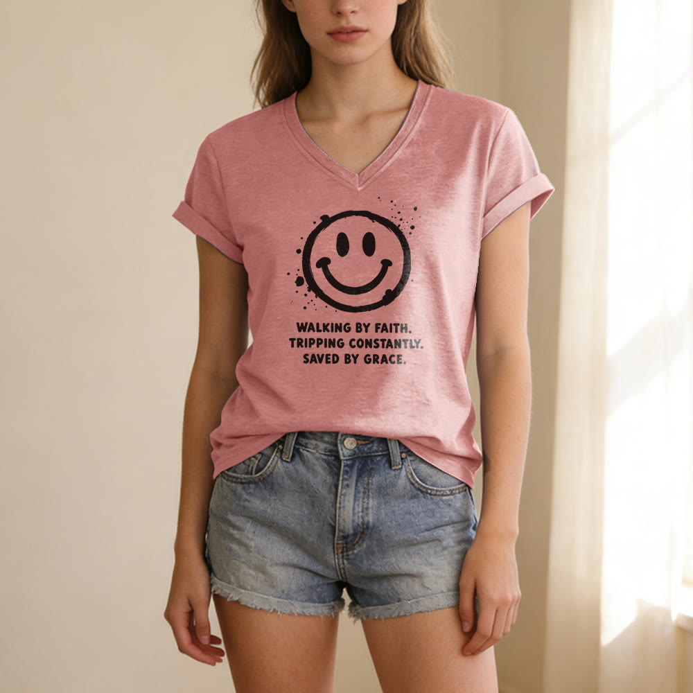 Christianartworkshop Lässiges T-Shirt mit V-Ausschnitt und Smiley-Print „Walking By Faith“ - image 13