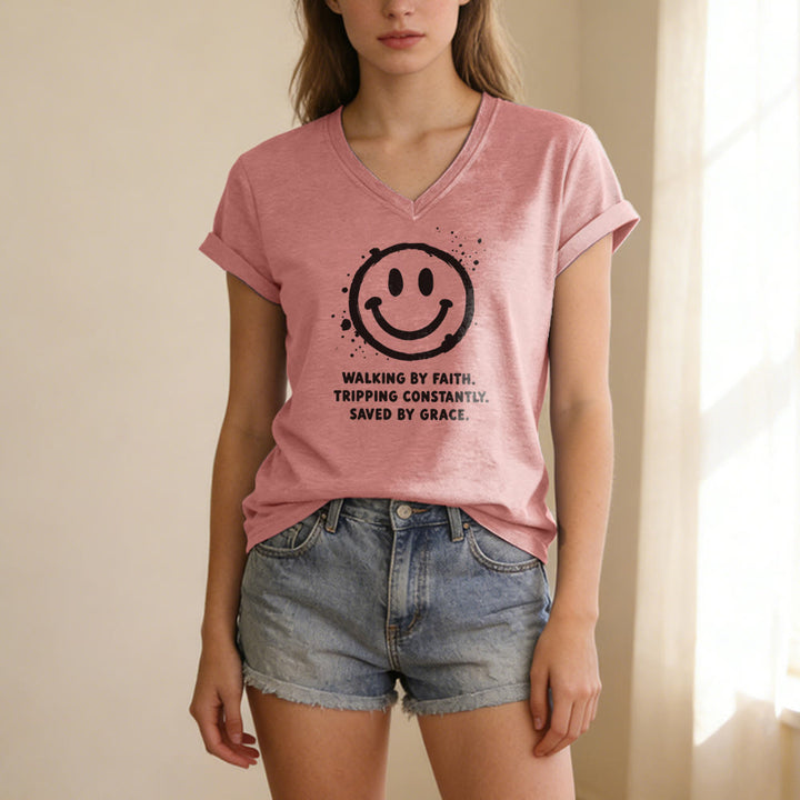 Christianartworkshop Lässiges T-Shirt mit V-Ausschnitt und Smiley-Print „Walking By Faith“ - image 13