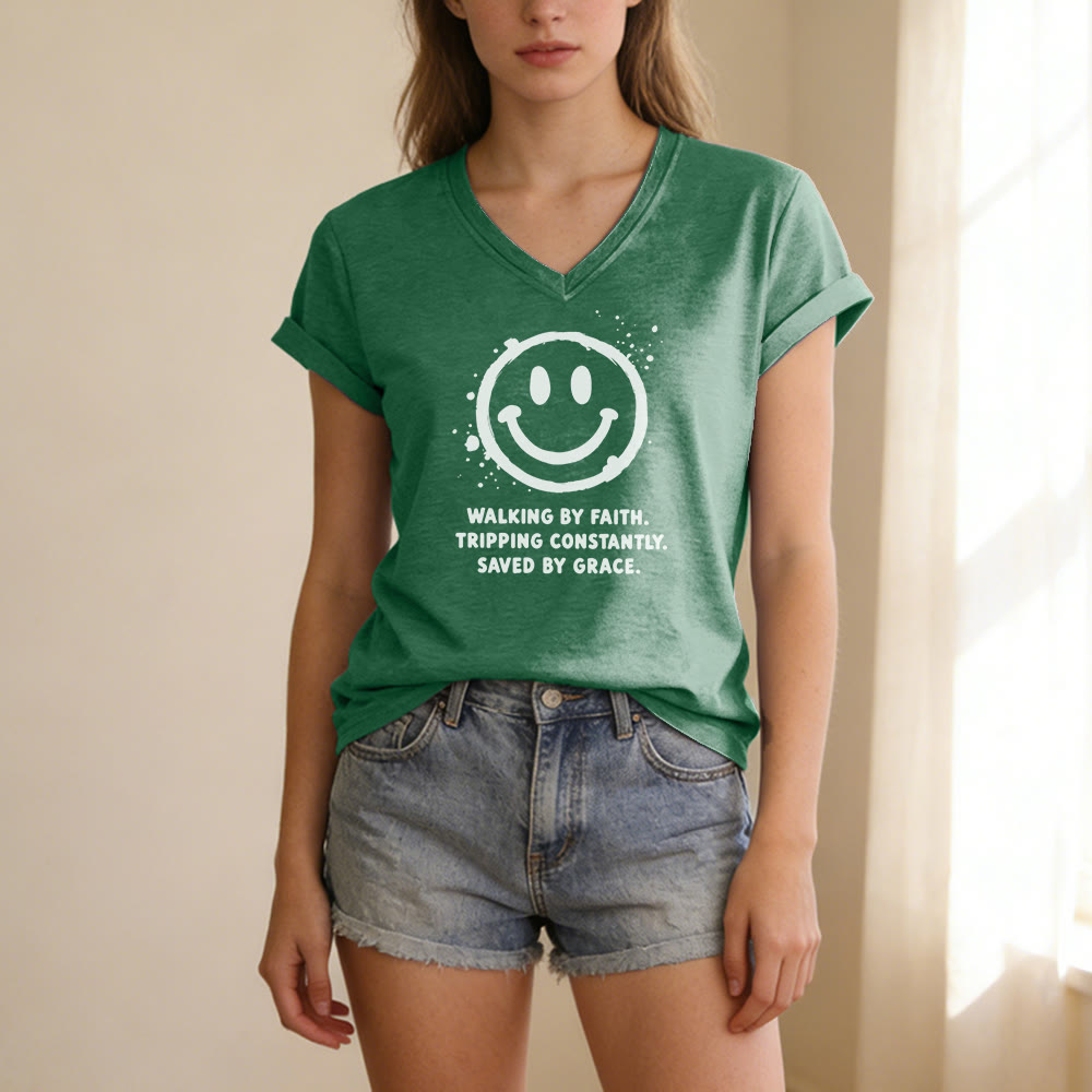 Christianartworkshop Lässiges T-Shirt mit V-Ausschnitt und Smiley-Print „Walking By Faith“ - image 17