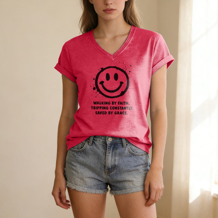 Christianartworkshop Lässiges T-Shirt mit V-Ausschnitt und Smiley-Print „Walking By Faith“ - image 1