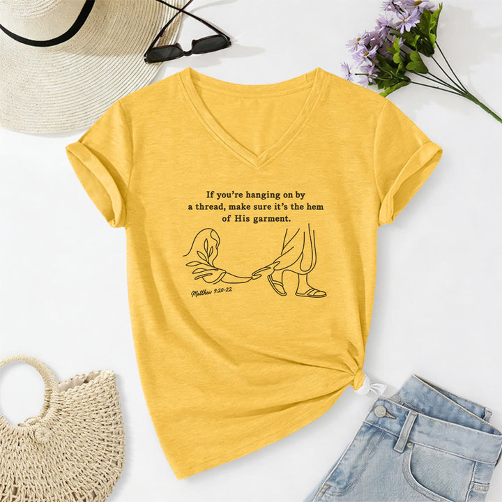 Christianartworkshop Saum seines Gewandes (Matthäus 9,20-22) – Bedrucktes, lässiges T-Shirt mit V-Ausschnitt - Gelb - 2XL - image 4