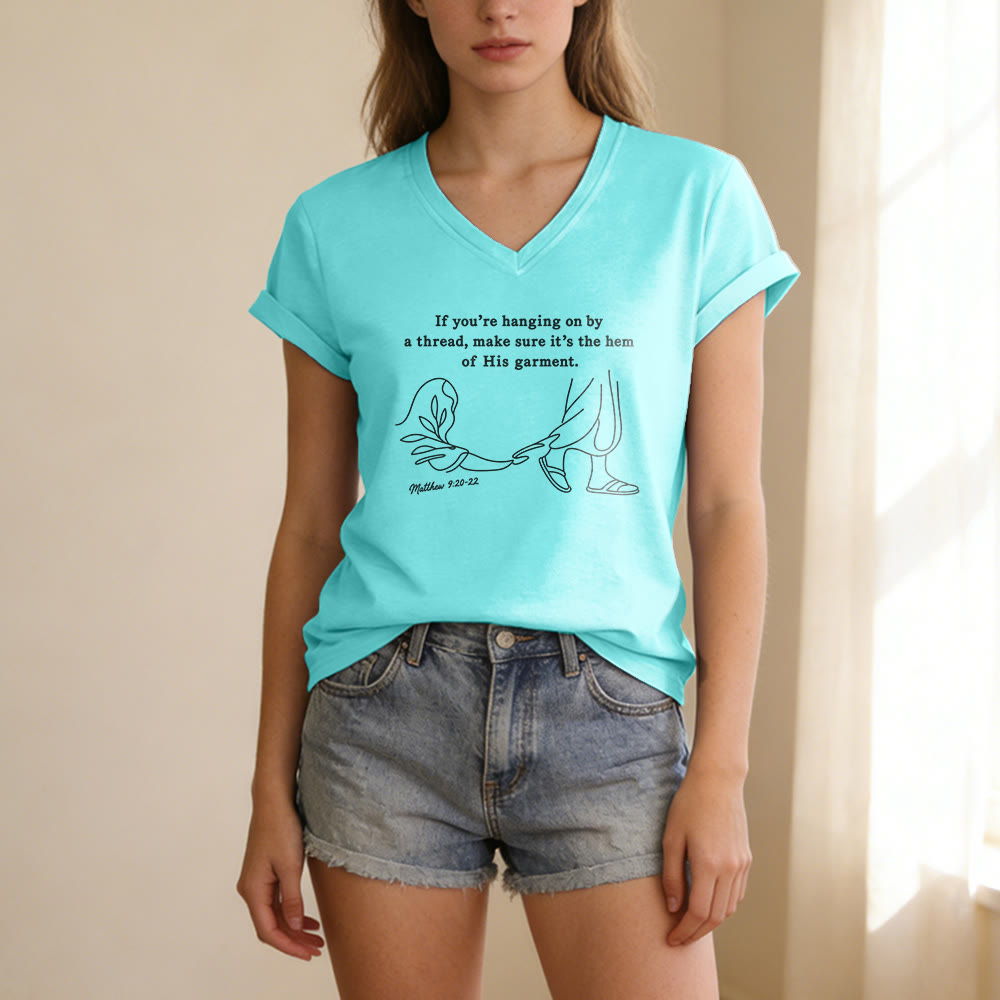 Christianartworkshop Saum seines Gewandes (Matthäus 9,20-22) – Bedrucktes, lässiges T-Shirt mit V-Ausschnitt - image 11