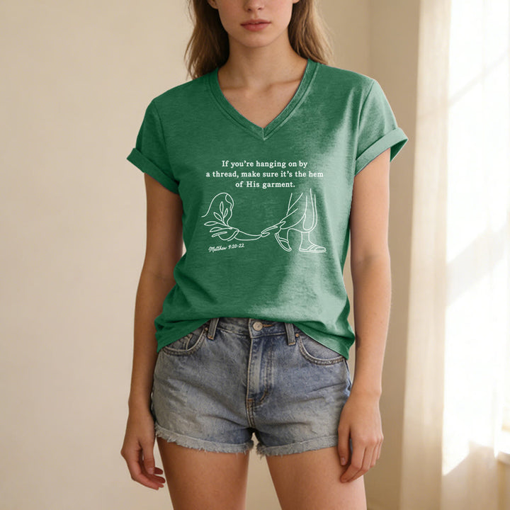 Christianartworkshop Saum seines Gewandes (Matthäus 9,20-22) – Bedrucktes, lässiges T-Shirt mit V-Ausschnitt - image 17