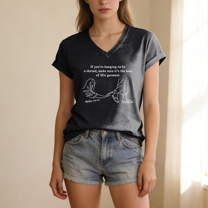 Christianartworkshop Saum seines Gewandes (Matthäus 9,20-22) – Bedrucktes, lässiges T-Shirt mit V-Ausschnitt - image 15