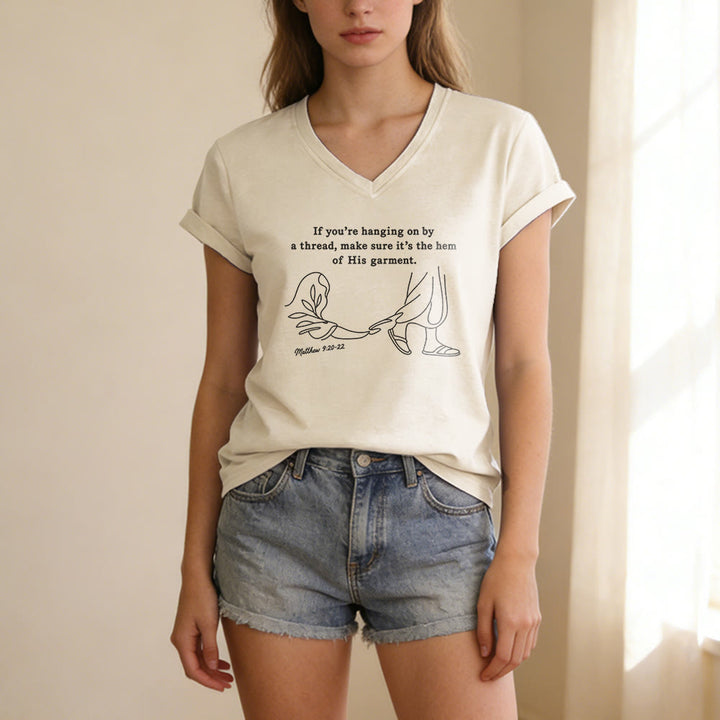 Christianartworkshop Saum seines Gewandes (Matthäus 9,20-22) – Bedrucktes, lässiges T-Shirt mit V-Ausschnitt - image 3