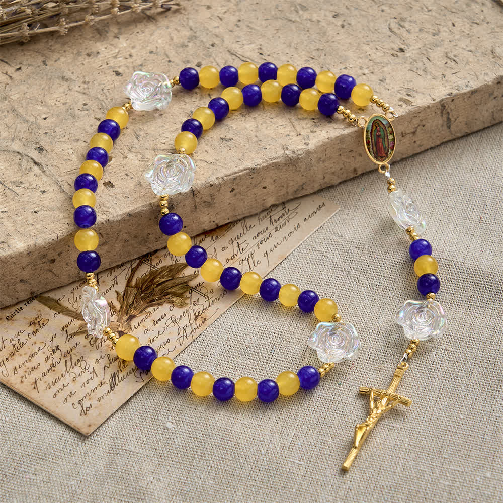Christianartworkshop Rosenkranz „Guadalupe“ in Blau und Gelb: Schimmernde Rosenperlen mit goldenem Kruzifix - Unsere Liebe Frau und das Kruzifix - image 0