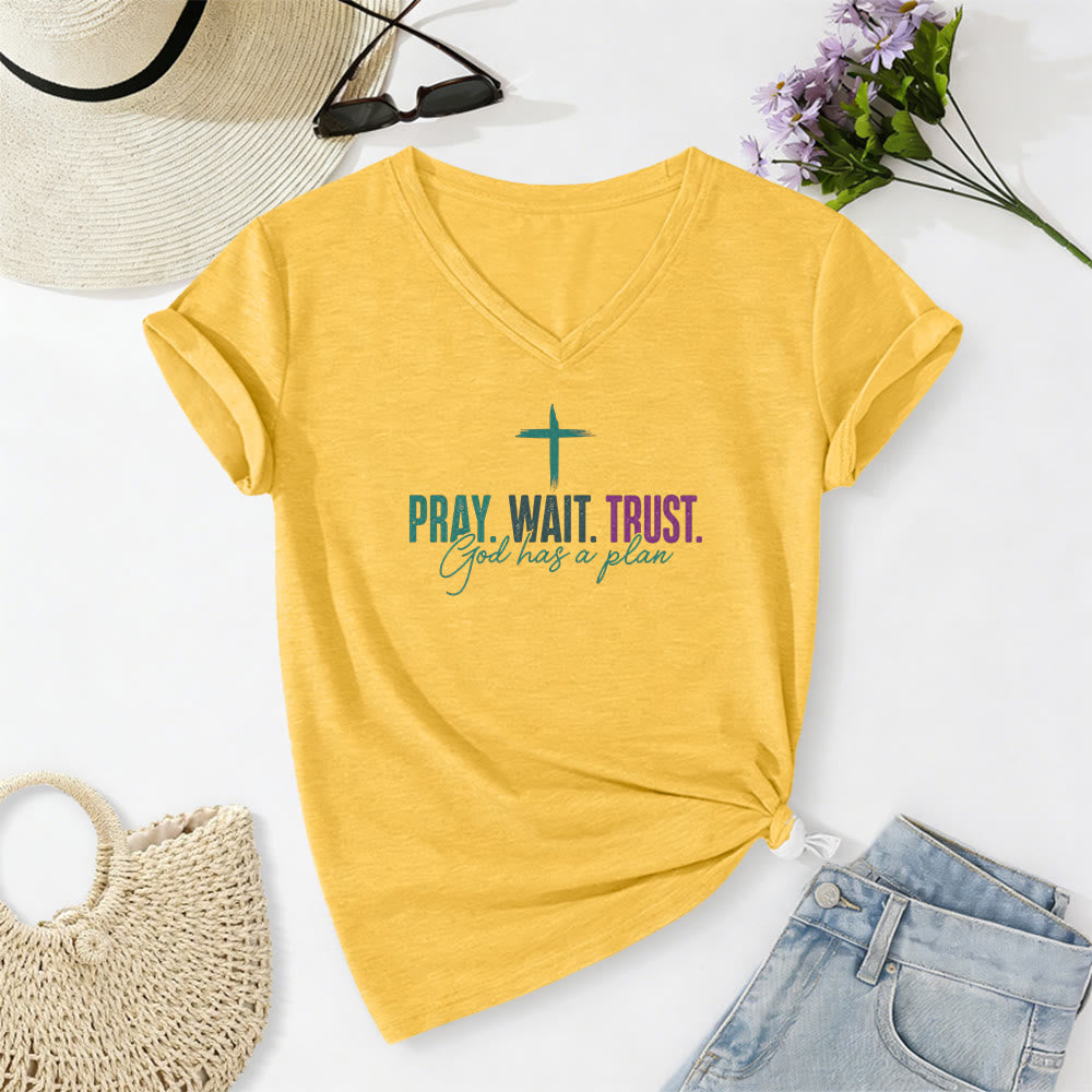 Christianartworkshop Bete, warte, vertraue darauf, dass Gott einen Plan hat – Lässiges T-Shirt mit Kreuzprint und V-Ausschnitt - Gelb - 2XL - image 4