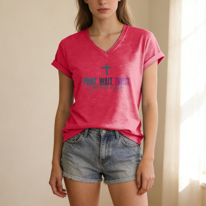 Christianartworkshop Bete, warte, vertraue darauf, dass Gott einen Plan hat – Lässiges T-Shirt mit Kreuzprint und V-Ausschnitt - image 23