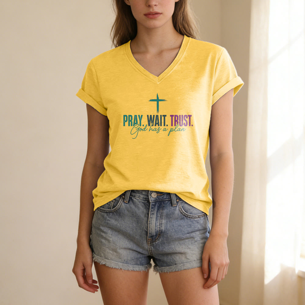 Christianartworkshop Bete, warte, vertraue darauf, dass Gott einen Plan hat – Lässiges T-Shirt mit Kreuzprint und V-Ausschnitt - image 5