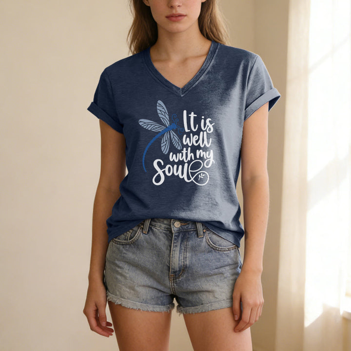 Christianartworkshop Lässiges T-Shirt mit Libellen-Kalligrafie-Print und V-Ausschnitt - image 19