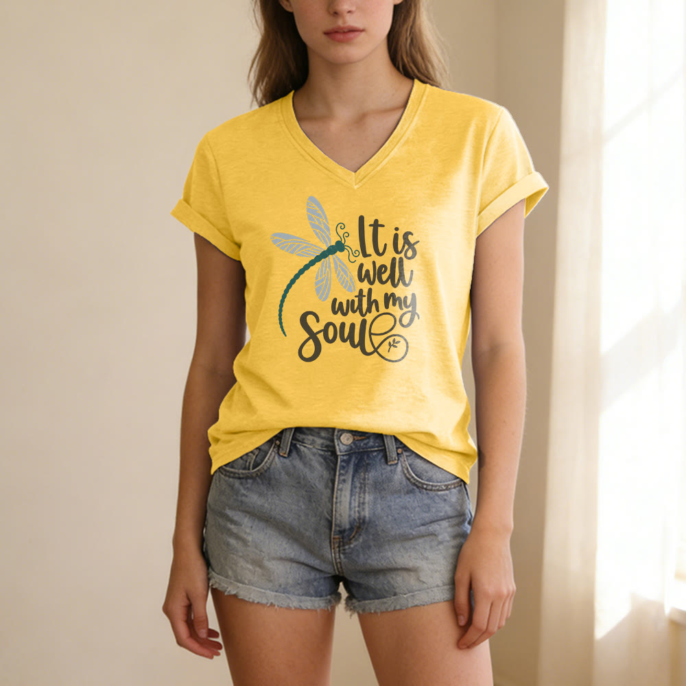 Christianartworkshop Lässiges T-Shirt mit Libellen-Kalligrafie-Print und V-Ausschnitt - image 1