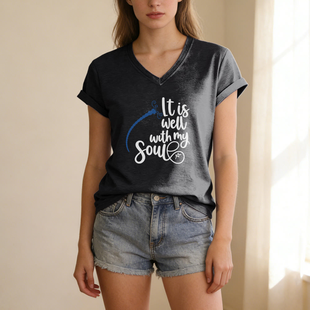 Christianartworkshop Lässiges T-Shirt mit Libellen-Kalligrafie-Print und V-Ausschnitt - image 13