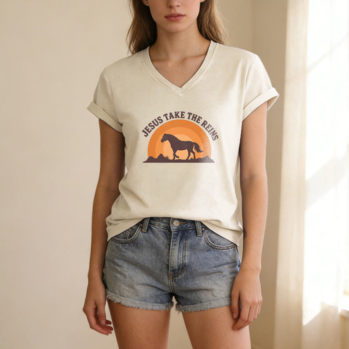 Christianartworkshop Lässiges T-Shirt mit V-Ausschnitt und Pferde-Sonnenuntergangsprint „Jesus Take The Reins“ - image 3
