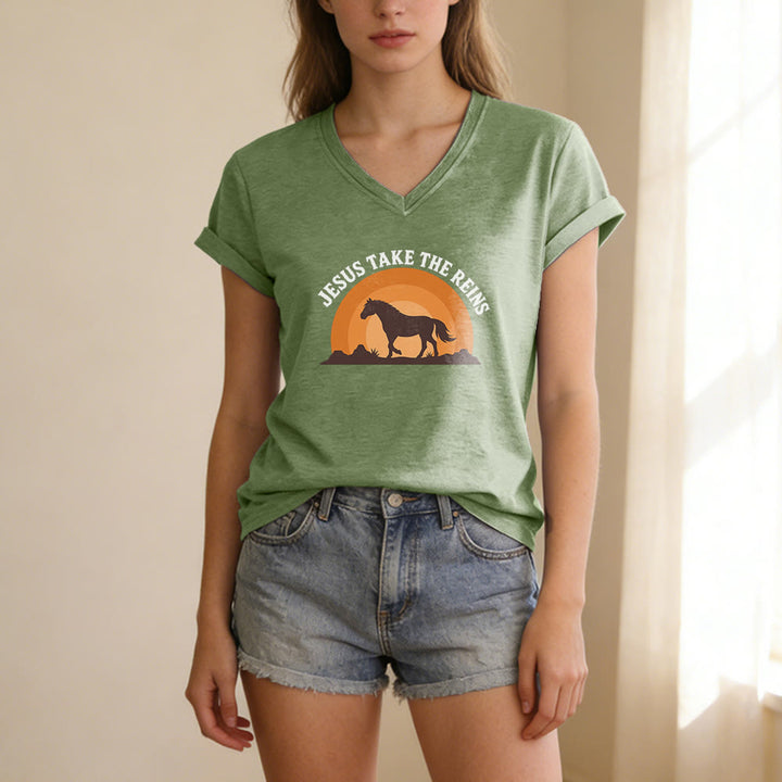 Christianartworkshop Lässiges T-Shirt mit V-Ausschnitt und Pferde-Sonnenuntergangsprint „Jesus Take The Reins“ - image 7