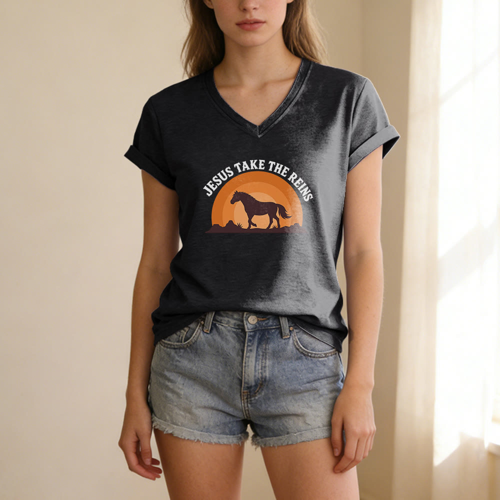 Christianartworkshop Lässiges T-Shirt mit V-Ausschnitt und Pferde-Sonnenuntergangsprint „Jesus Take The Reins“ - image 15