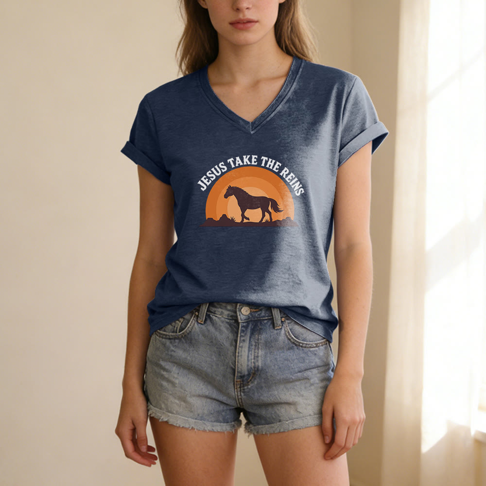 Christianartworkshop Lässiges T-Shirt mit V-Ausschnitt und Pferde-Sonnenuntergangsprint „Jesus Take The Reins“ - image 21