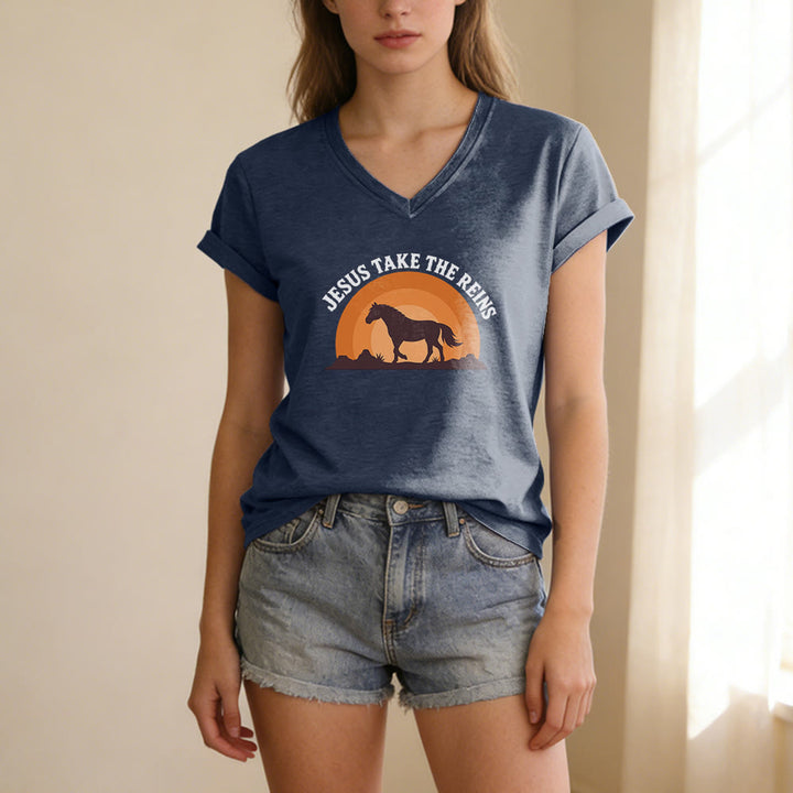 Christianartworkshop Lässiges T-Shirt mit V-Ausschnitt und Pferde-Sonnenuntergangsprint „Jesus Take The Reins“ - image 21