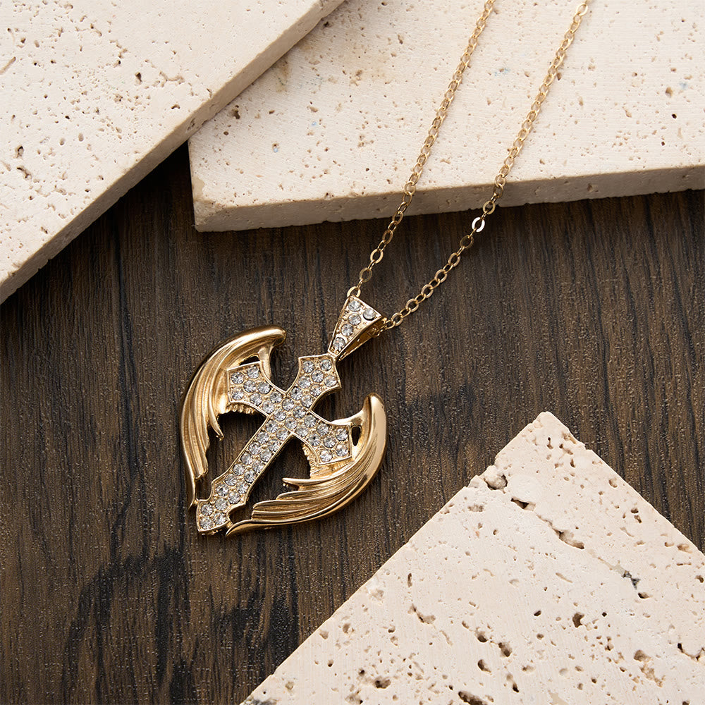 Christianartworkshop Goldfarbene Engelsflügel-Kreuz-Halskette mit Zirkonia-Steinen: Ein Symbol göttlichen Schutzes - image 4