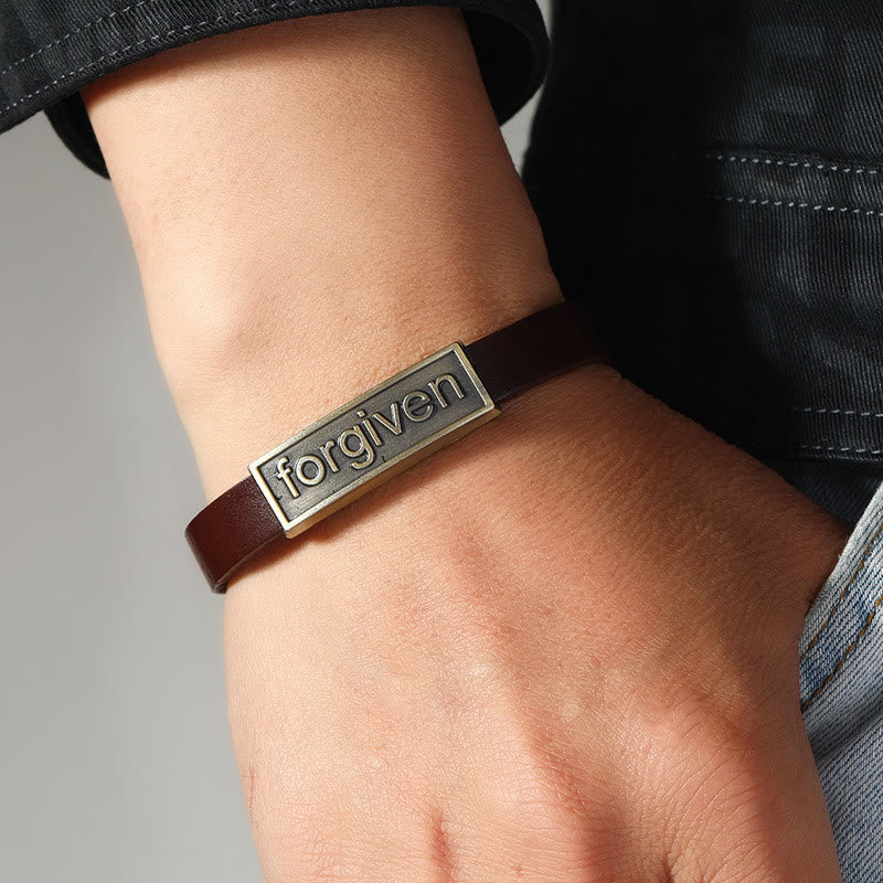 Christianartworkshop Zweifarbiges Lederarmband „Vergebung“ mit Akzenten aus antikisiertem Messing: Eine Erinnerung an göttliche Gnade - image 2