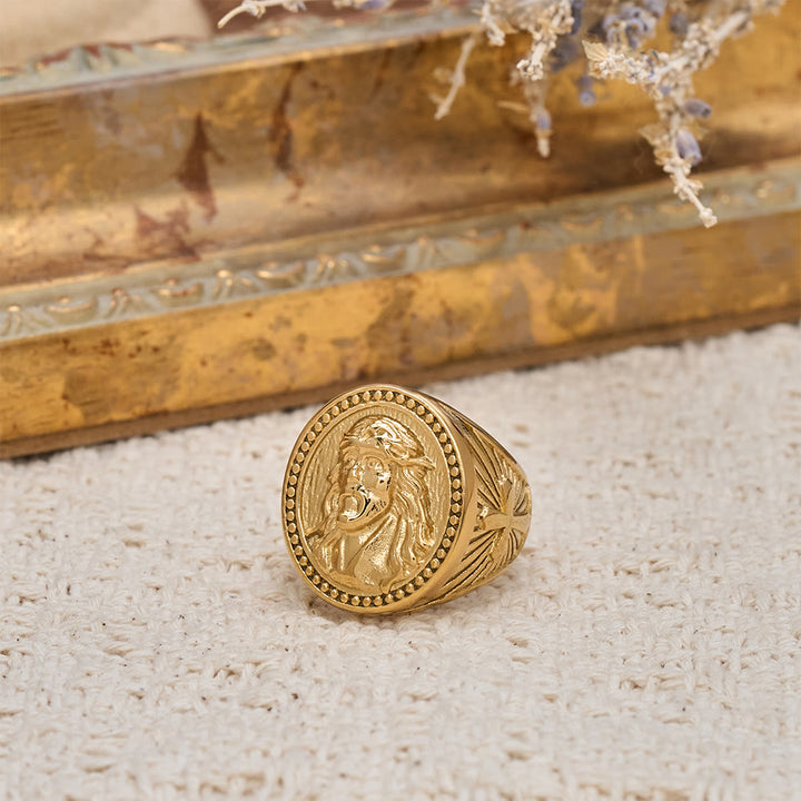 Christianartworkshop Zweifarbiger Jesus-Porträtring mit Perlenrand und Kreuzdetail: Eine Erinnerung an das göttliche Opfer - Golden - US 13 - image 2